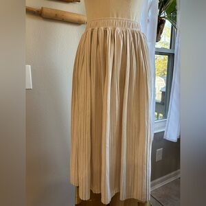Adrianna Papell Cream Pleated Skirt Ladies Small. NEW